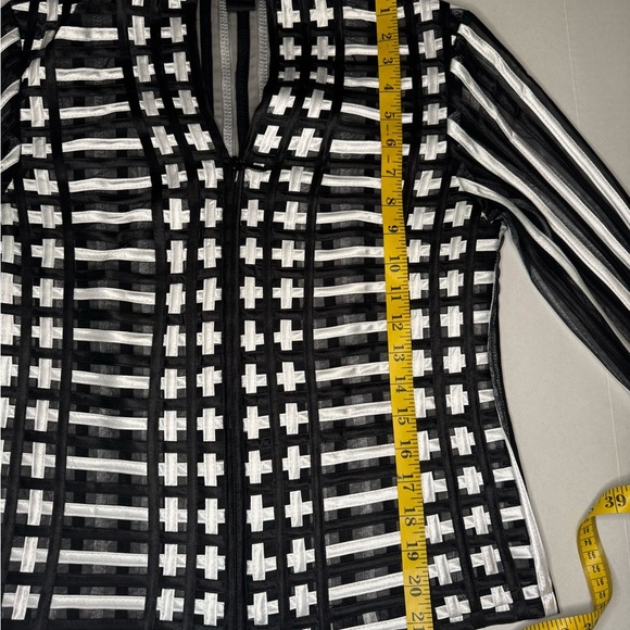 T&J Designs Black and White Graphic Tunic with Mandarin Collar - Picture 12 of 16